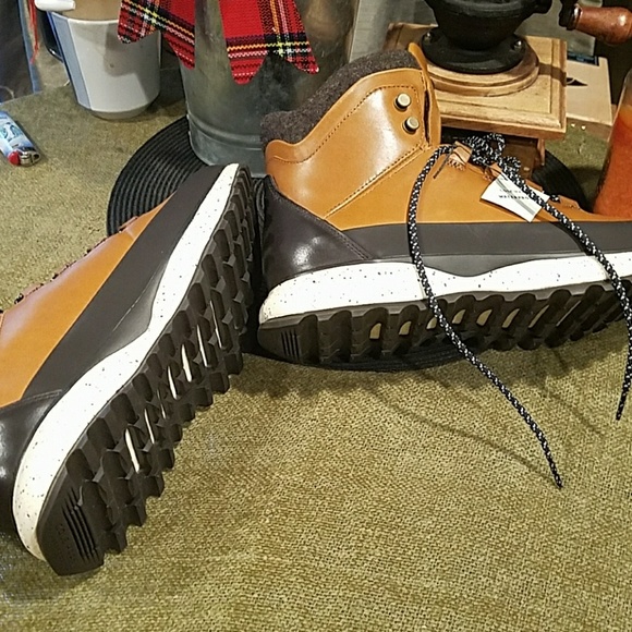 Cole haan water proof winter boots - Picture 3 of 4